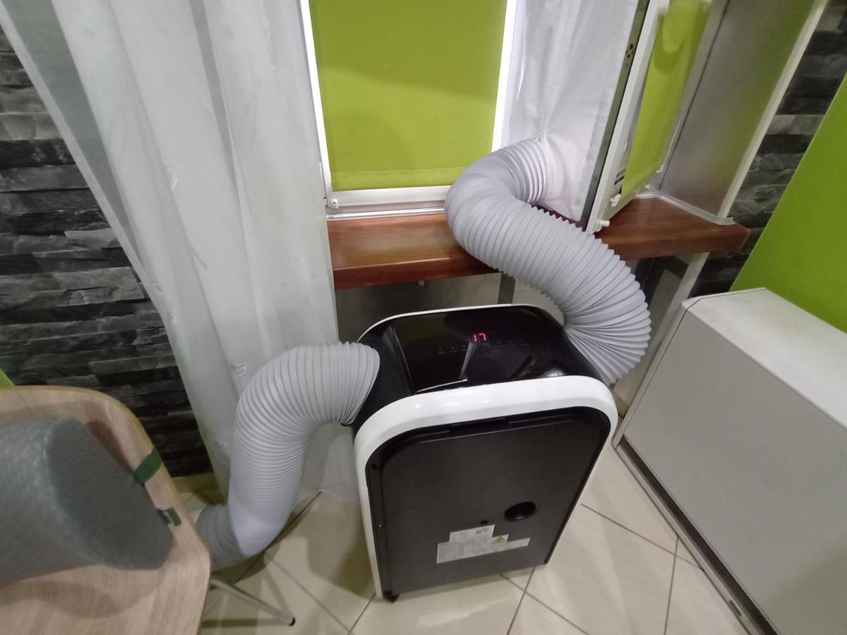 Apartament Venge -Cale Mieszkanie 46M2 Na Wylacznosc - Z Jedna Sypialnia I Jednym Sypialno-Salonem -3 Pietro Bez Windy- Rezerwacja Bez Karty Kredytowej-Klimatyzacja-Netflix-2 Lozeczka Dzieciece- Bezplatny Parking Publiczny Wrocław Kültér fotó