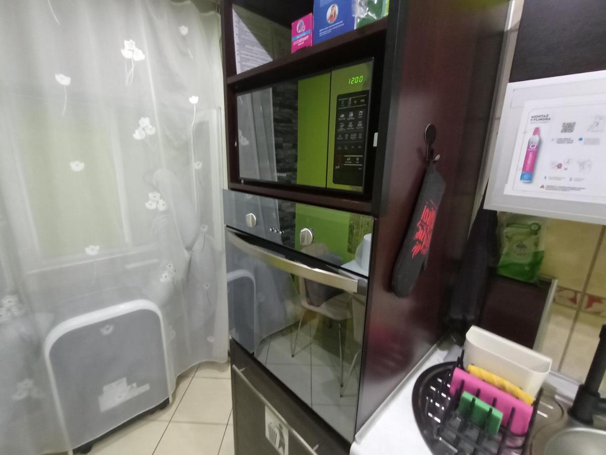 Apartament Venge -Cale Mieszkanie 46M2 Na Wylacznosc - Z Jedna Sypialnia I Jednym Sypialno-Salonem -3 Pietro Bez Windy- Rezerwacja Bez Karty Kredytowej-Klimatyzacja-Netflix-2 Lozeczka Dzieciece- Bezplatny Parking Publiczny Wrocław Kültér fotó
