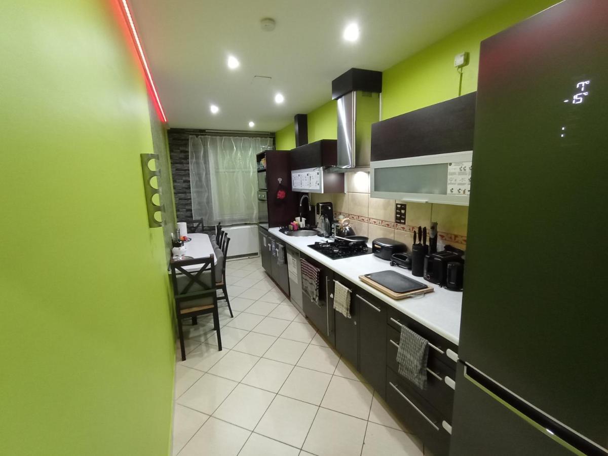 Apartament Venge -Cale Mieszkanie 46M2 Na Wylacznosc - Z Jedna Sypialnia I Jednym Sypialno-Salonem -3 Pietro Bez Windy- Rezerwacja Bez Karty Kredytowej-Klimatyzacja-Netflix-2 Lozeczka Dzieciece- Bezplatny Parking Publiczny Wrocław Kültér fotó