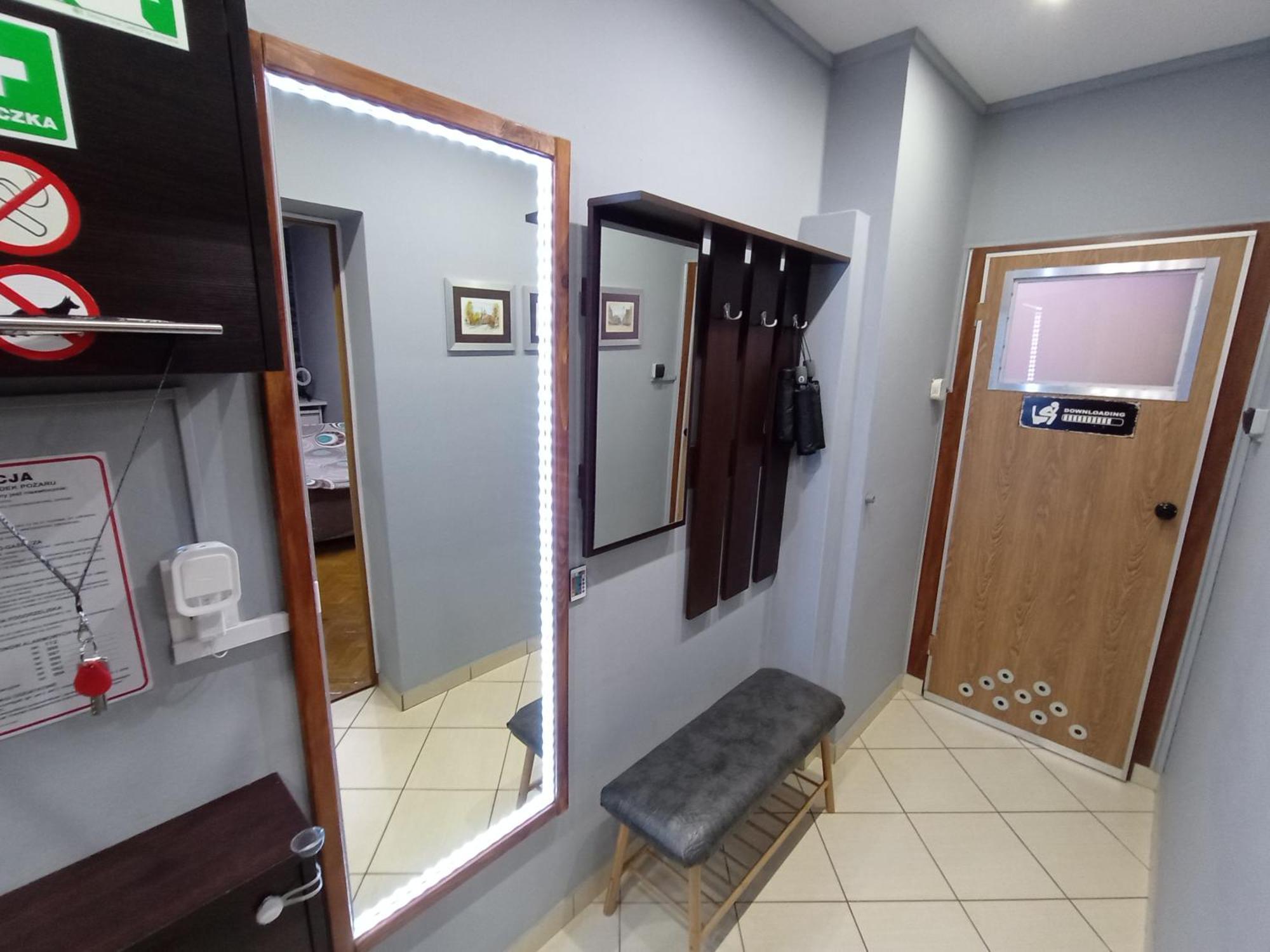 Apartament Venge -Cale Mieszkanie 46M2 Na Wylacznosc - Z Jedna Sypialnia I Jednym Sypialno-Salonem -3 Pietro Bez Windy- Rezerwacja Bez Karty Kredytowej-Klimatyzacja-Netflix-2 Lozeczka Dzieciece- Bezplatny Parking Publiczny Wrocław Kültér fotó