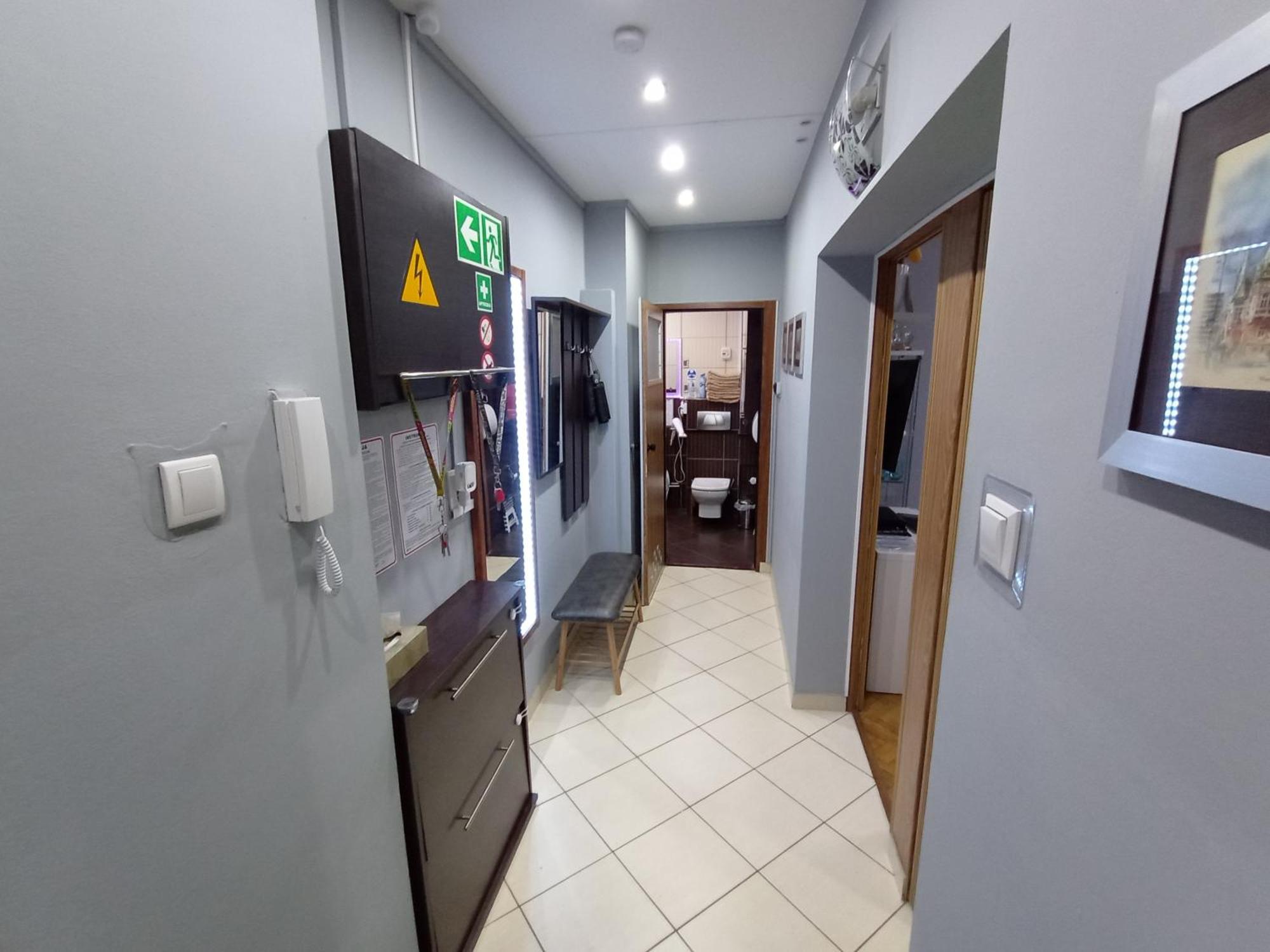 Apartament Venge -Cale Mieszkanie 46M2 Na Wylacznosc - Z Jedna Sypialnia I Jednym Sypialno-Salonem -3 Pietro Bez Windy- Rezerwacja Bez Karty Kredytowej-Klimatyzacja-Netflix-2 Lozeczka Dzieciece- Bezplatny Parking Publiczny Wrocław Kültér fotó