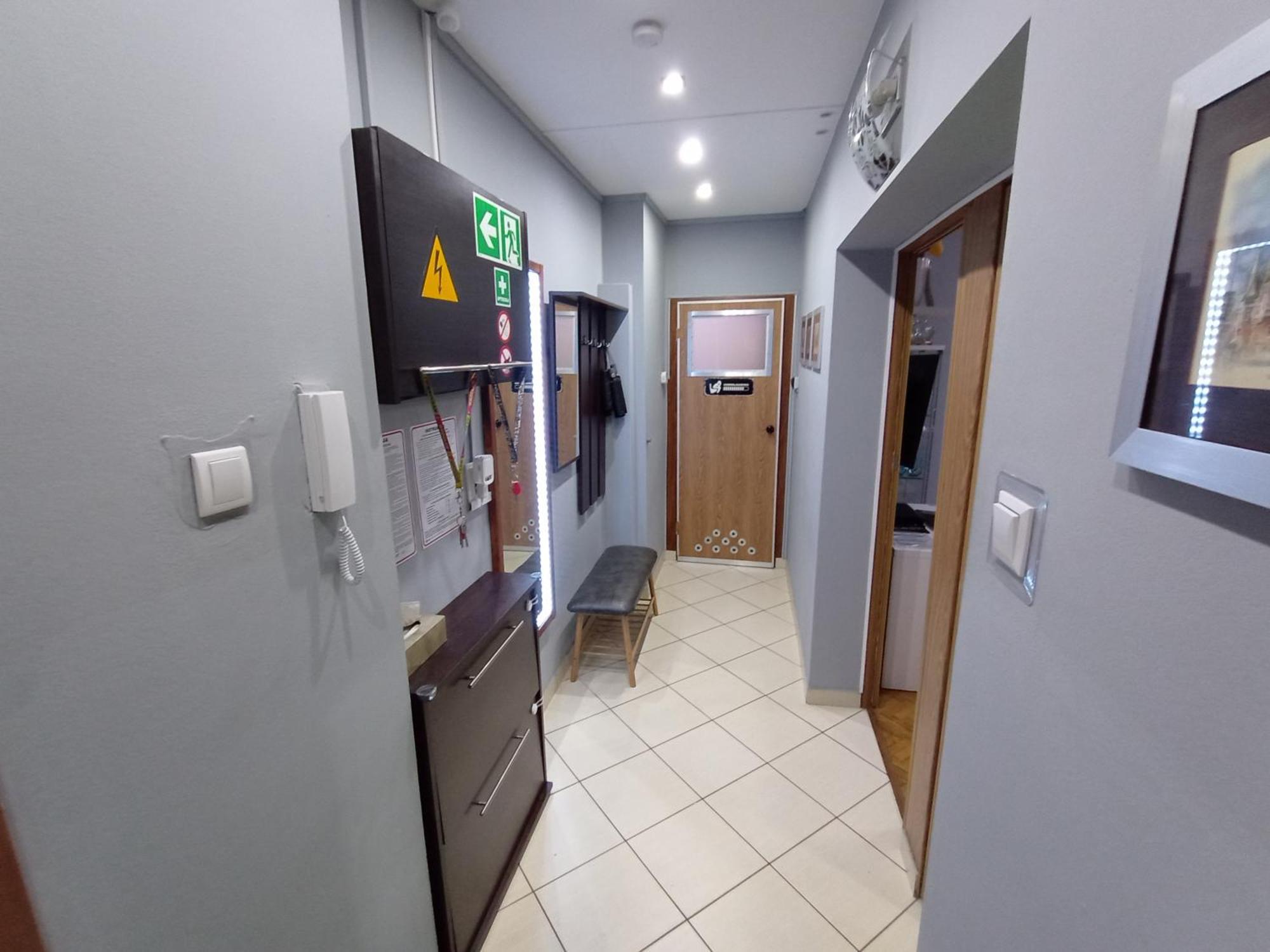 Apartament Venge -Cale Mieszkanie 46M2 Na Wylacznosc - Z Jedna Sypialnia I Jednym Sypialno-Salonem -3 Pietro Bez Windy- Rezerwacja Bez Karty Kredytowej-Klimatyzacja-Netflix-2 Lozeczka Dzieciece- Bezplatny Parking Publiczny Wrocław Kültér fotó