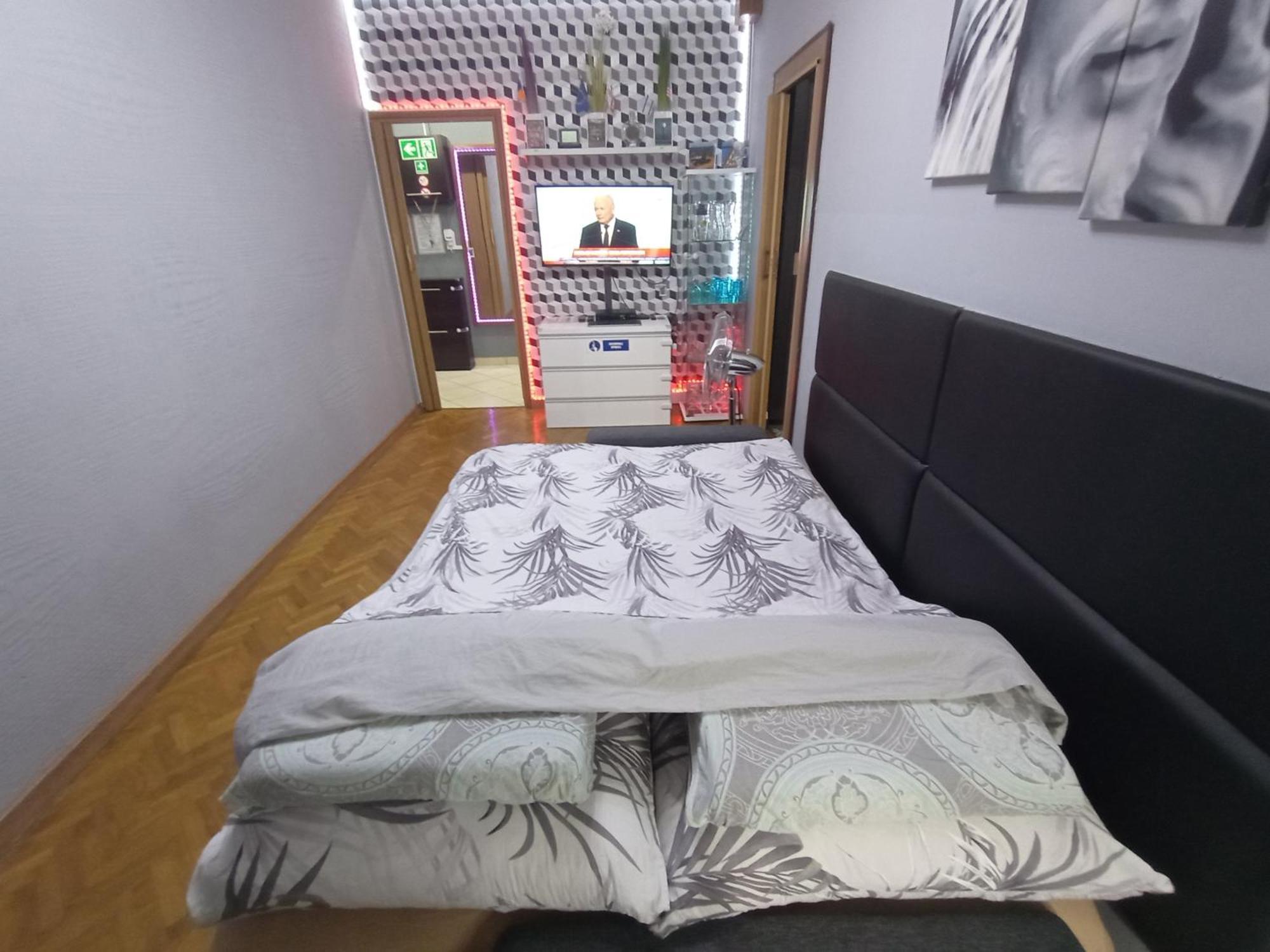 Apartament Venge -Cale Mieszkanie 46M2 Na Wylacznosc - Z Jedna Sypialnia I Jednym Sypialno-Salonem -3 Pietro Bez Windy- Rezerwacja Bez Karty Kredytowej-Klimatyzacja-Netflix-2 Lozeczka Dzieciece- Bezplatny Parking Publiczny Wrocław Kültér fotó